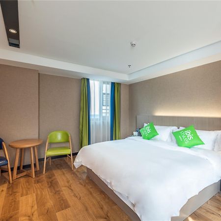 Отель Ibis Styles Fuzhou Wuyi Square Экстерьер фото