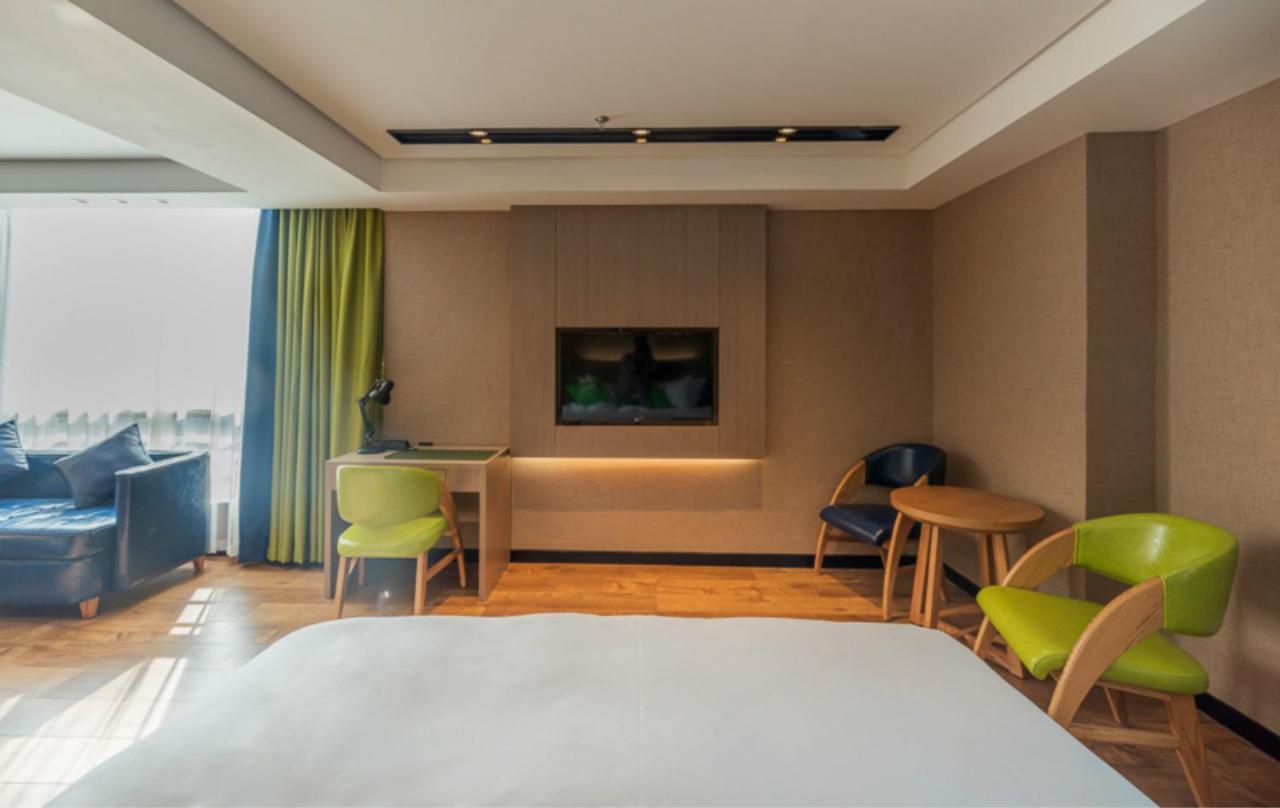 Отель Ibis Styles Fuzhou Wuyi Square Экстерьер фото